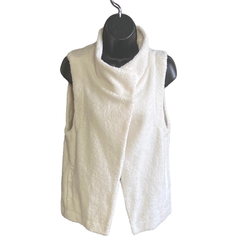 𝅺MIA & Tess Fleece Sleeveless Cardigan M